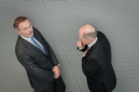 Bundesfinanzminister Christian Lindner (l., FDP) und Bundeskanzler Olaf Scholz (SPD)