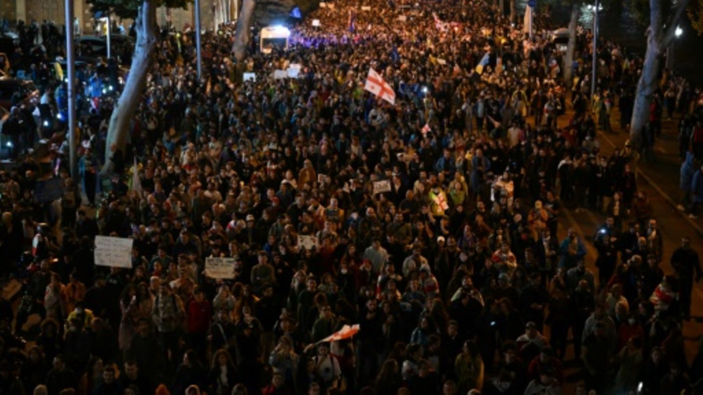 Tausende protestieren in Georgien gegen Gesetz zu 