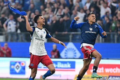 Wenn's (mal wieder) nicht mit dem Aufstieg klappen sollte, bleibt dem HSV um Torschützen Robert Glatzel wenigstens der Derbysieg gegen St. Pauli