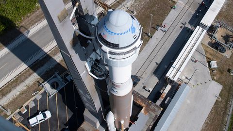 Auf einer Atlas-V-Rakete der United Launch Alliance montiertse CST-100  "Starliner"-Raumschiff