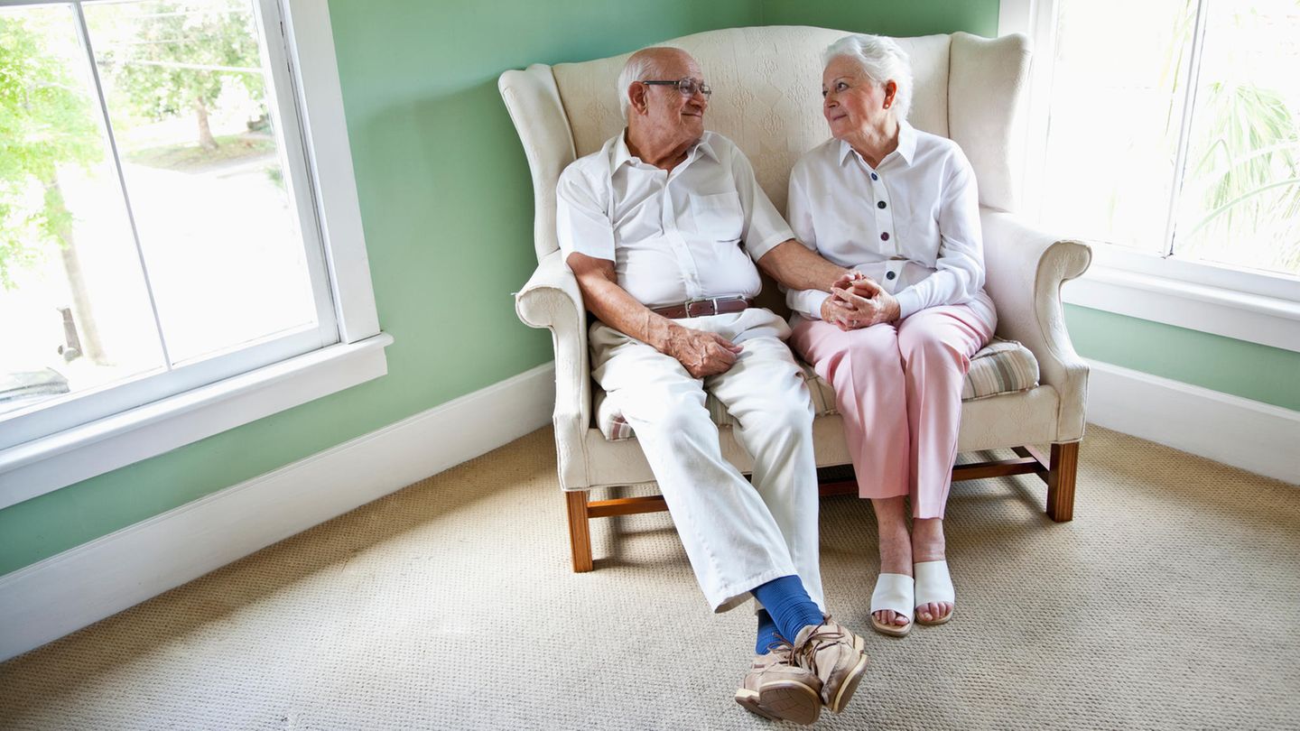 Care: What to do if the parents don’t want to go to a nursing home?