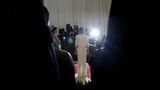 Lichtgestalt der Mode: Anna Wintour, 74, ist die Chefin aller "Vogue"-Titel und seit 1995 Schirmherrin der Met Gala. Bei dem Spenden-Event wird Geld für den Mode-Flügel des Metropolitan Museums gesammelt. Wer dabei sein möchte, muss nicht nur 75.000 US-Dollar für ein Ticket bezahlen, sondern muss auch Wintours Erlaubnis bekommen. Nur sie entscheidet, wer zum Inner Circle der Mode gehört – und wer eben nicht. 
