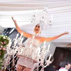 Katy Perry im Kronleuchter-Kleid bei der Met Gala