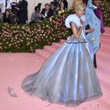 Zendaya in einem hellblauen Cinderella-Kleid
