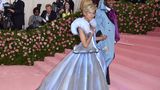 Zendaya in einem hellblauen Cinderella-Kleid