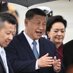 Chinas Präsident Xi Jinping bei seiner Ankunft in Frankreich