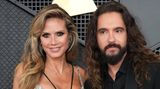6. Mai 2024  Sie heißt nicht mehr Klum: Heidi bestätigt Namensänderung  Heidi Klum ist ganz offiziell Heidi Kaulitz - und das schon seit 2019. Damals heiratete das Topmodel den Tokio-Hotel-Musiker Tom Kaulitz in Italien, aus Gerichtsakten ging hervor, dass sie danach einen neuen Nachnamen beantragte. Nun hat sie die Namensänderung offiziell bestätigt. In einer Fragerunde auf Instagram wollte einer ihrer zwölf Millionen Follower wissen, was genau in ihrem Personalausweis steht. Klum zeigte einen Ausschnitt des Dokuments, der beweist, dass sie den Nachnamen ihres Mannes angenommen hat. Beruflich tritt sie jedoch weiterhin unter dem Namen Klum auf. Neben der deutschen Staatsbürgerschaft besitzt die 50-Jährige übrigens seit 2008 auch die US-amerikanische.