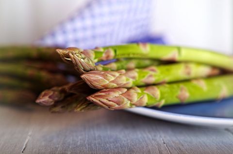 Spargel verändert den Geruch von Urin.
