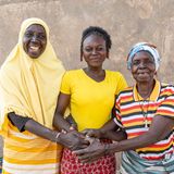 Die 18-jährige Nassiratou mit ihrer Mutter Aminata (60) und Großmutter Marie (76) in Burkina Faso