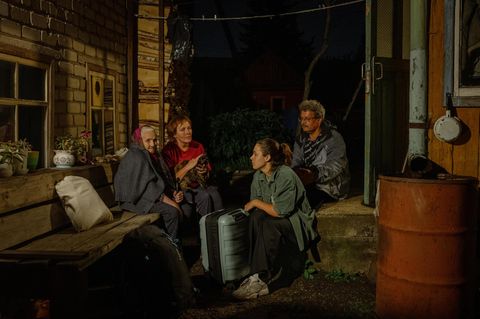 Aliona Kardash mit ihrer Familie auf der Terrasse in Russland