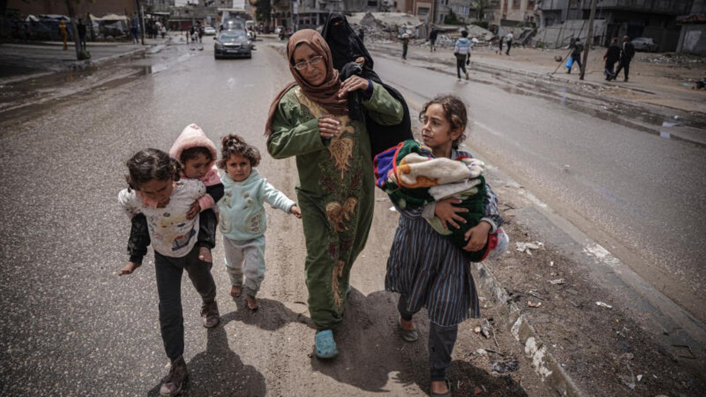 Rafah: Hundreds of thousands on the run – Israel’s invasion in pictures