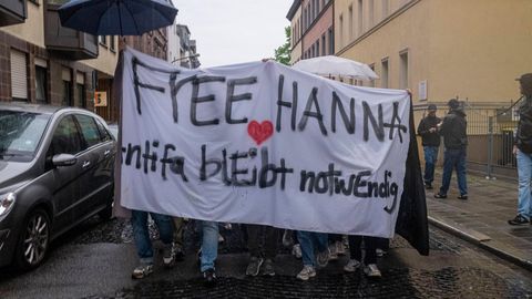 Nach der Festnahme der mutmaßlichen Linksextremismus gingen in Nürnberg Unterstützer auf