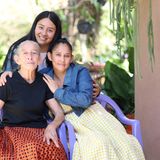 Die 80-jährige Paz mit ihrer Tochter Ana und 18-jährigen Enkelin Hazel in Chalatenango, im Norden El Salvadors
