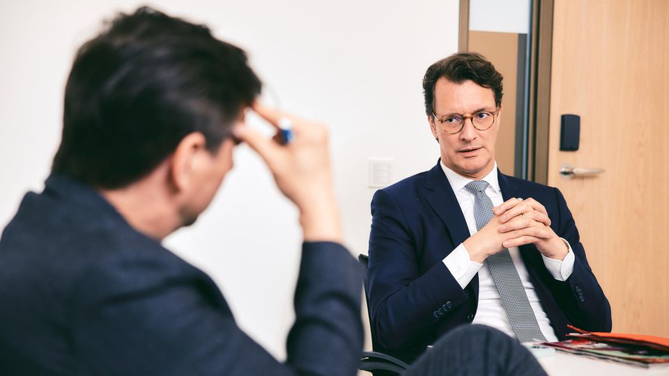 Migration: Hendrik Wüst spricht sich für Asylverfahren in Drittstaaten aus (Video) Migration: Hendrik Wüst spricht sich für Asylverfahren in Drittstaaten aus (Video)