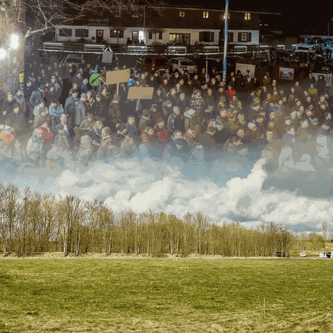 Bildkombination zeigt ein Feld in Warngau und eine Bürgerversammlung
