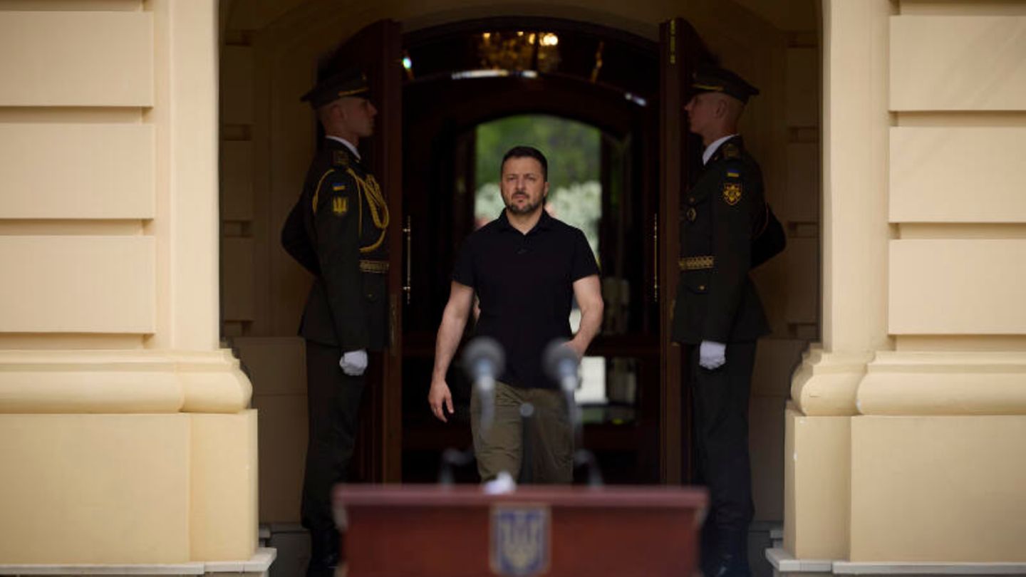 Kill Zelensky: Ukraine’s secret service thwarts Russian attack