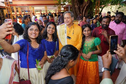 Shashi Tharoor beim Wahlkampf im indischen Bundesstaat Kerala