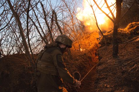 Ukraine: Mörser bei Bachmut