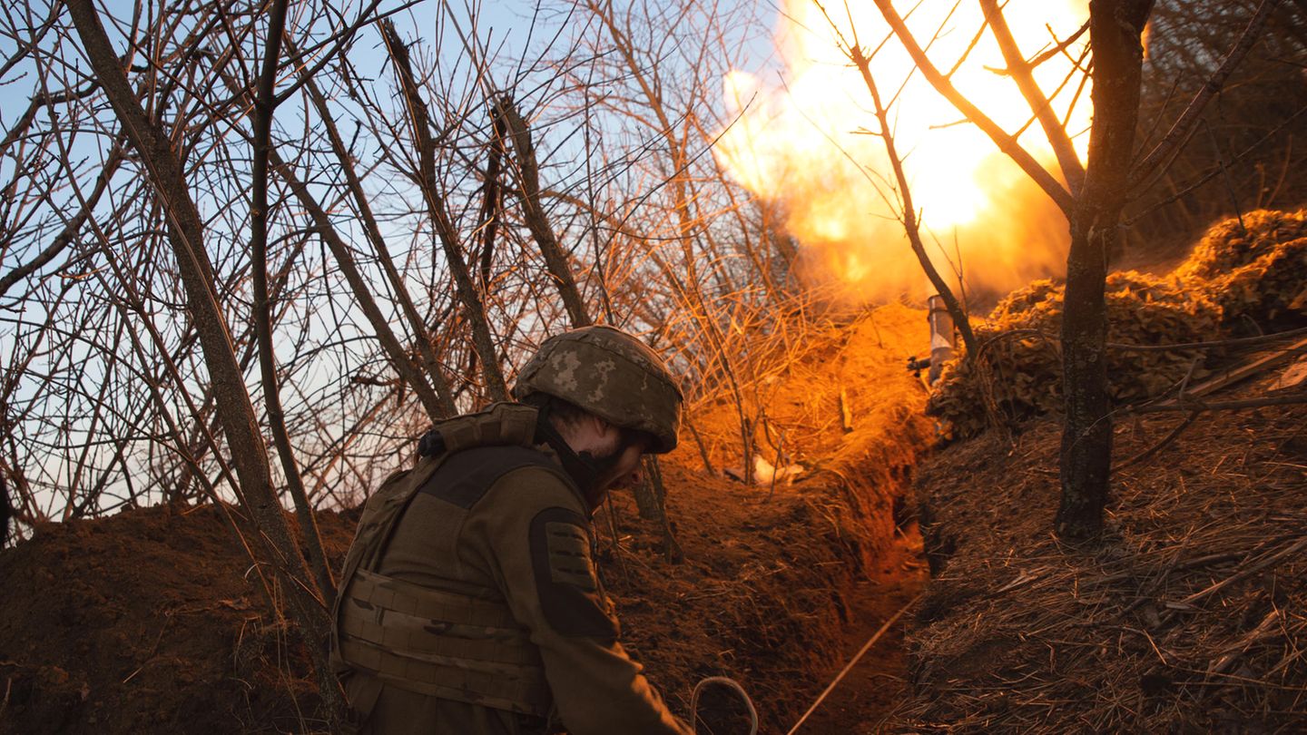 Ukraine: Mörser bei Bachmut