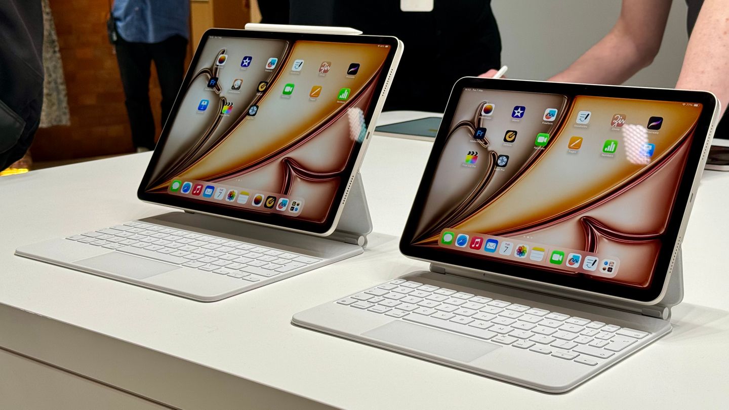 Beim iPad Air setzt Apple weiter auf das alte Magic Keyboard. Beim Mittelklasse-iPad ist vor allem das linke Modell spannend: Das Air gibt es erstmals in 13 Zoll