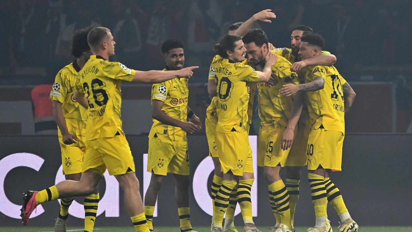 Spannung auf dem Platz: Borussia umarmt den Helden des Abends, Mats Hummels