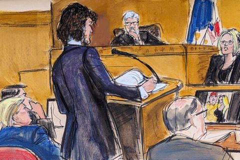 Zeichnung: Richter Juan Merchan leitet das Verfahren, während Stormy Daniels Fragen der Staatsanwältin beantwortet
