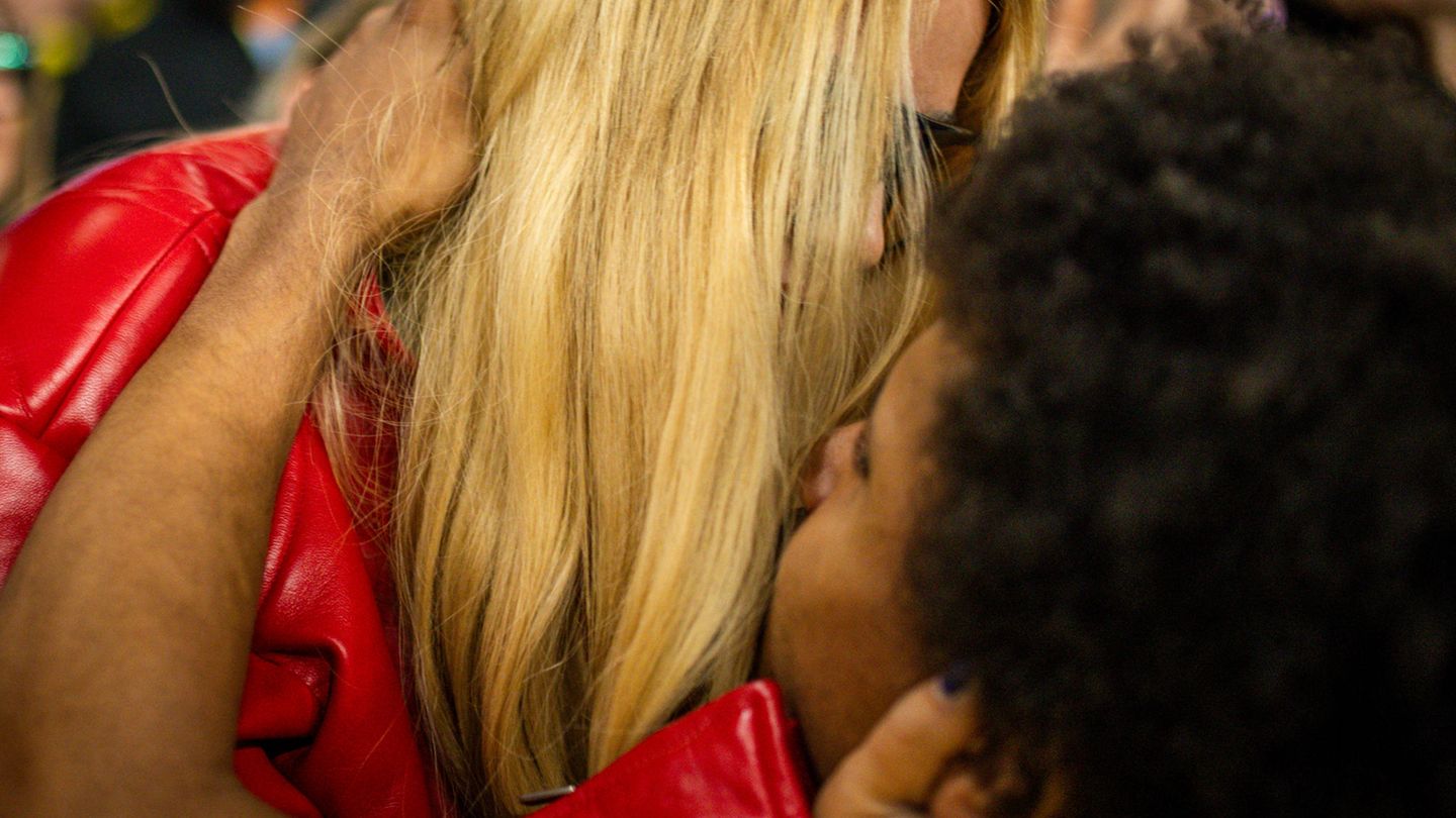 People of today: A kiss for the winner: Loredana celebrates BVB’s entry into the final with Karim Adeyemi