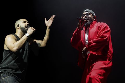 Die beiden Rapper Drake und Kendrick Lamar vor schwarzem Hintergrund