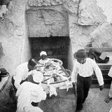 Wissenschaftler bringen Gegenstände aus dem Grab Tutanchamuns