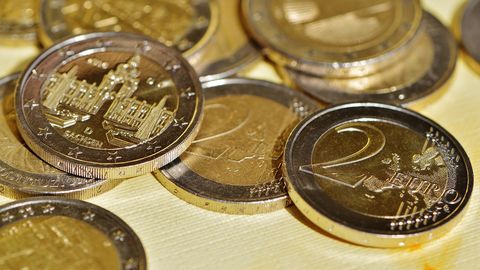 500.000 gefälschte 2-Euro-Stücke in Umlauf: So erkennen Sie das Falschgeld