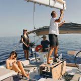 Die Crew bei der täglichen Arbeit an Deck.