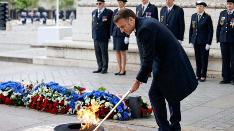 Macron am Grab des Unbekannten Soldaten