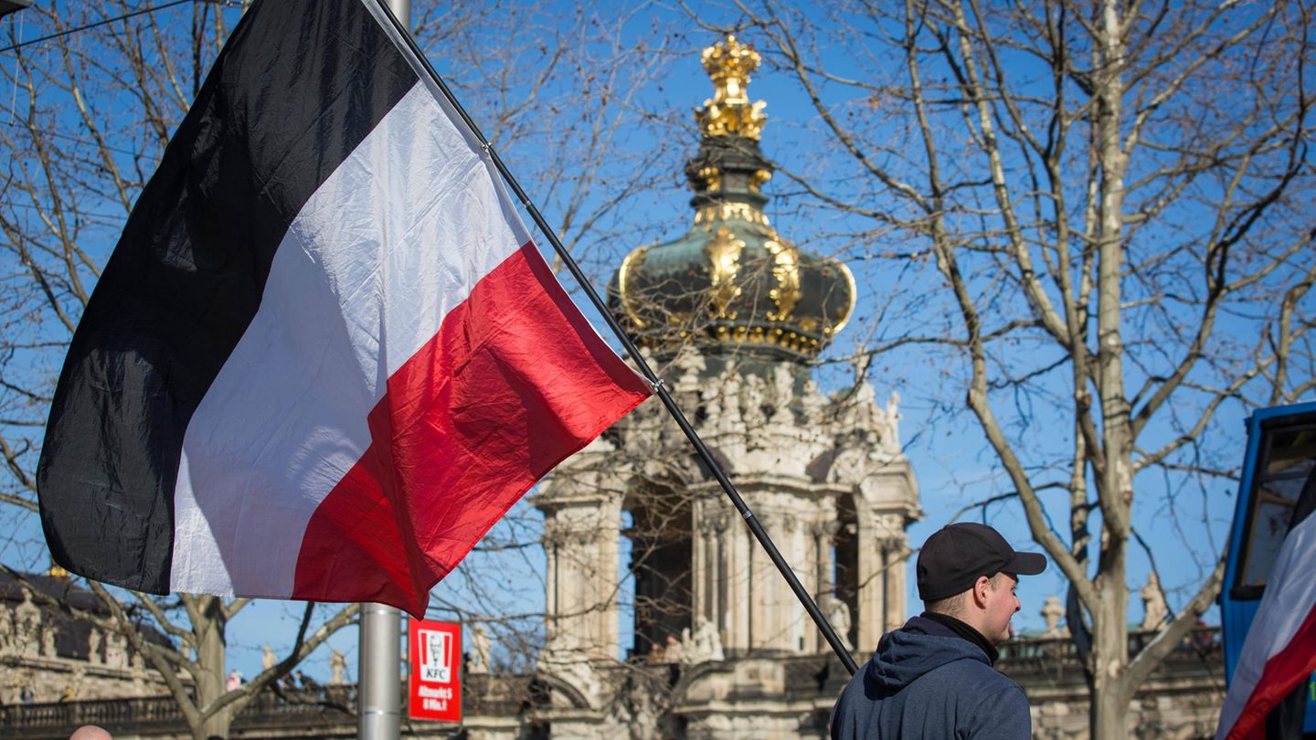 Aufmarsch von rechten im Februar in Dresden, Symbolbild zur rechten Gruppe "Elblandrevolte"