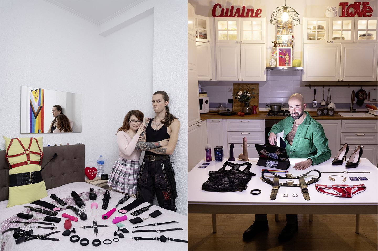 Collage: 2 Fotos im Hochformat, 3 Personen posieren in ihrer eigenen Wohnung vor ihrer Sammlung von Sexspielzeugen