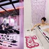 Collage: 2 Fotos im Hochformat, 3 Personen posieren in ihrer eigenen Wohnung vor ihrer Sammlung von Sexspielzeugen