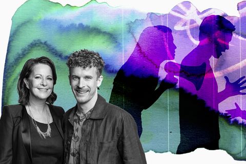 Stefanie Stahl und Lukas Klaschinski vor eine Wasserfarbenen Illustration. Eltern streiten mit ihrem Kind