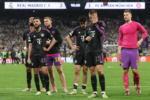 Niedergeschlagen nach dem späten K.o. in der Champions League: Die Spieler des FC Bayern München