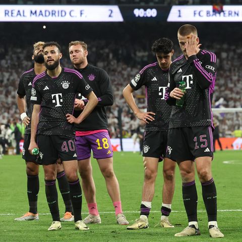 Niedergeschlagen nach dem späten K.o. in der Champions League: Die Spieler des FC Bayern München