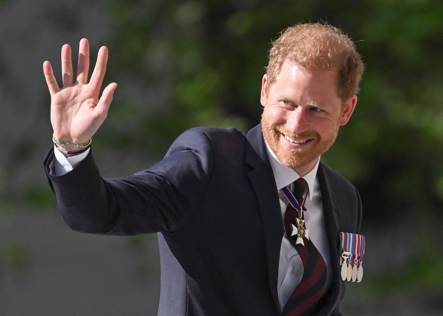 Er stand eindeutig im Mittelpunkt der Veranstaltung: Prinz Harry ist aus seiner kalifornischen Heimat nach England zurückgekehrt, um in der St.-Pauls-Kathedrale in London an einem Gedenkgottesdienst anlässlich des zehnjährigen Bestehens der Invictus Games teilzunehmen. Prinz Harry selbst hatte die Sportveranstaltung ins Leben gerufen, an der kriegsversehrte Veteranen teilnehmen können.