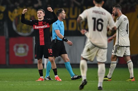 Florian Wirtz bejubelt den Einzug ins Europa-League-Finale mit Bayer Leverkusen