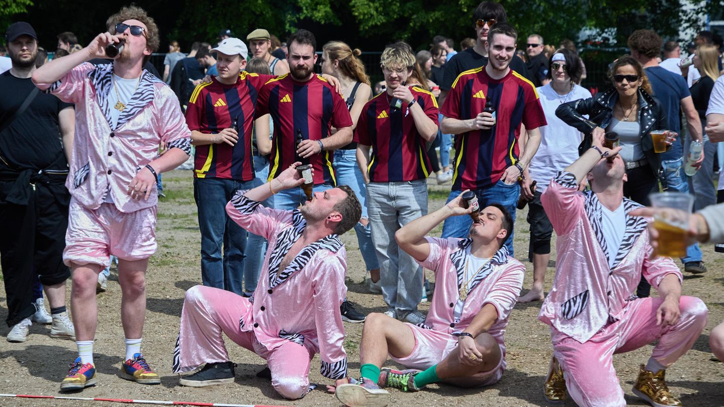 Hoch die Flaschen: Seit 2013 wird in Elmshorn die Flunkyball-Weltmeisterschaft ausgetragen.