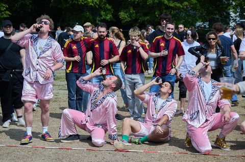 Hoch die Flaschen: Seit 2013 wird in Elmshorn die Flunkyball-Weltmeisterschaft ausgetragen.