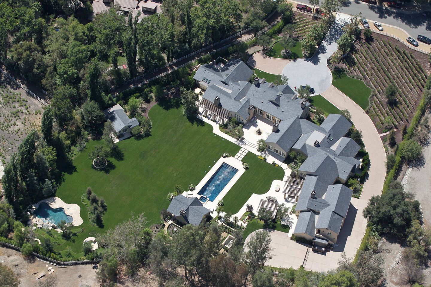 Rekordpreis für Haus am Malibu Beach Luftbild vom Haus in den Hidden Hills