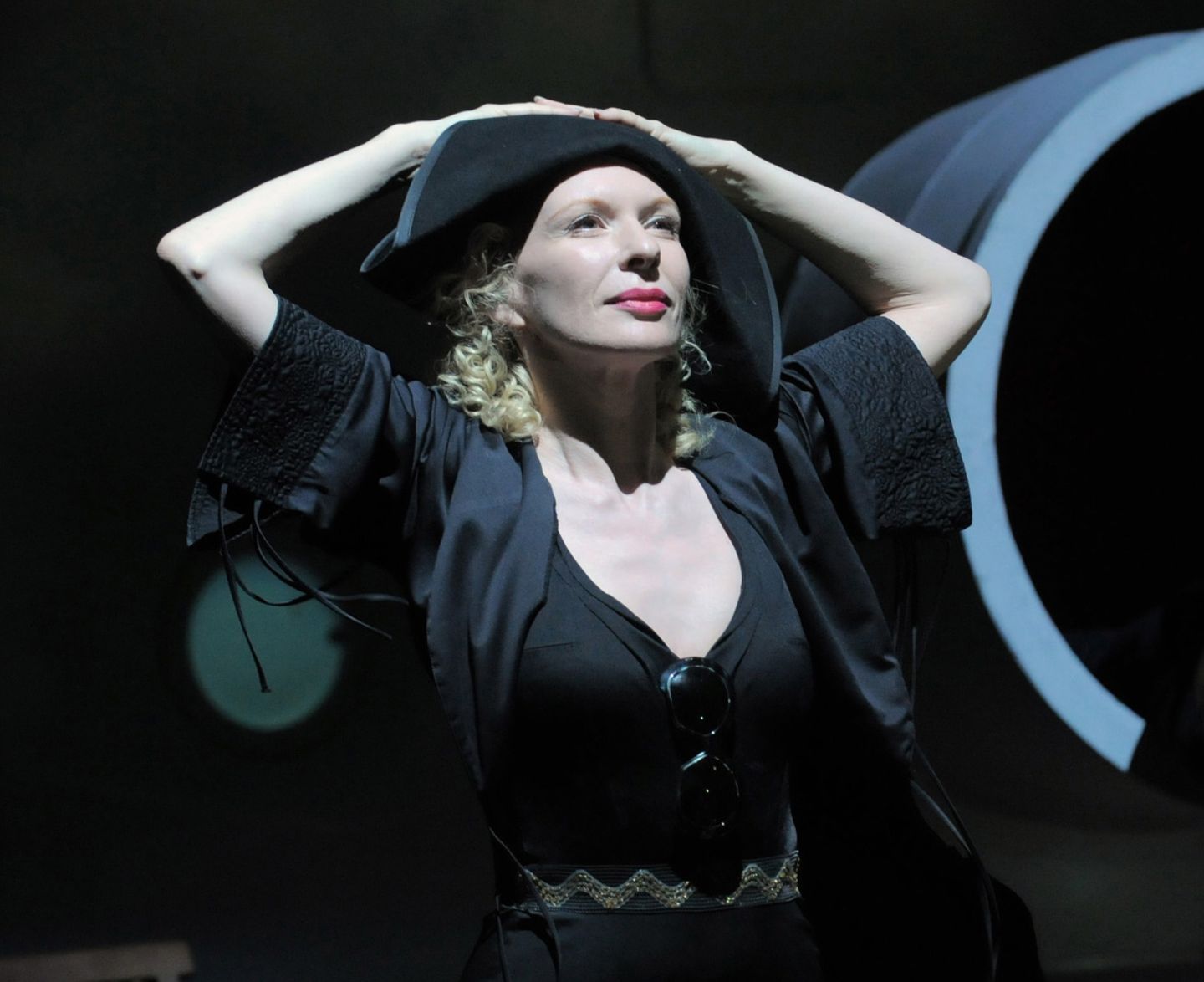 Melles als "Phädra" beim 2010 Hamburger Theater Festival in der Regie von Matthias Hartmann