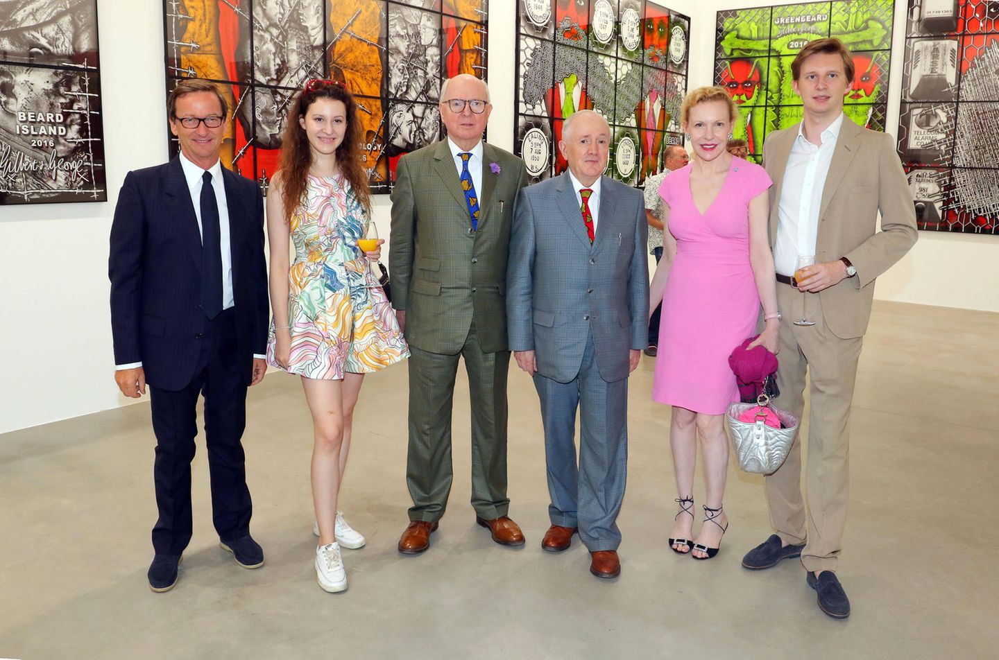 Melles im Jahr 2018 mit (von links) dem Galeristen Thaddaeus Ropac, Tochter und Schauspielkollegin Leonille Wittgenstein, den britischen Künstlern Gilbert Prousch und George Passmore ("Gilbert & George") sowie Sohn und Musiker Constantin Prinz zu Sayn-Wittgenstein-Sayn