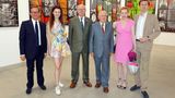 Melles im Jahr 2018 mit (von links) dem Galeristen Thaddaeus Ropac, Tochter und Schauspielkollegin Leonille Wittgenstein, den britischen Künstlern Gilbert Prousch und George Passmore ("Gilbert & George") sowie Sohn und Musiker Constantin Prinz zu Sayn-Wittgenstein-Sayn