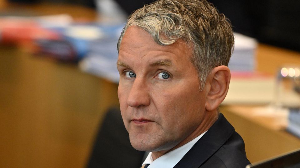 Prozess in Halle: Nazi-Parolen verwendet: AfD-Politiker Höcke zu einer Geldstrafe verurteilt