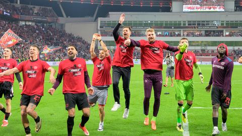 Schlussjubel auf dem Spielfeld in Rom: Bayer Leverkusen siegt gegen AS Rom
