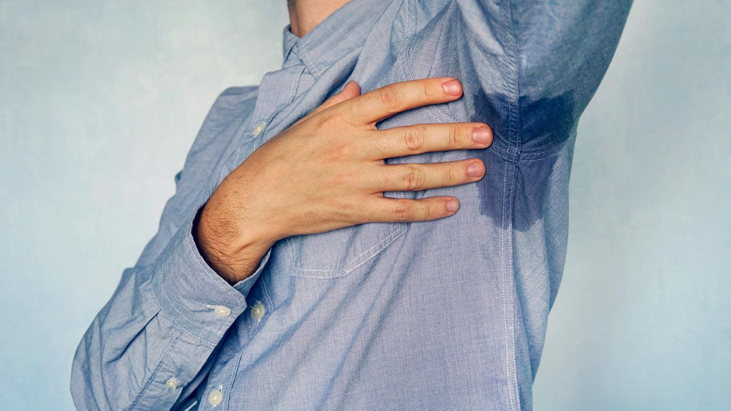 For hot summer days: Goodbye sweat stains: With these textiles you sweat less