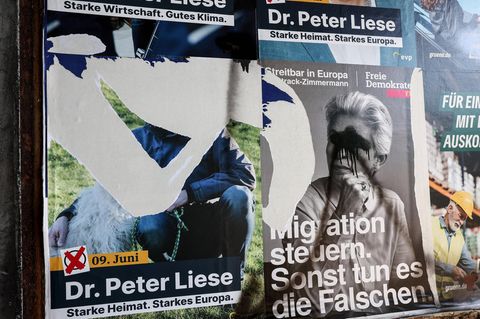 Beschädigte Wahlplakate in Siegen.
